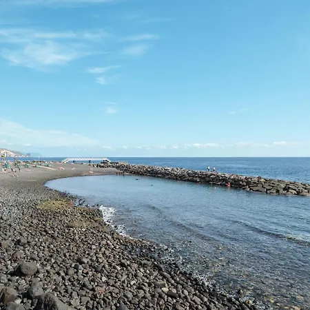 Junto Al Mar *